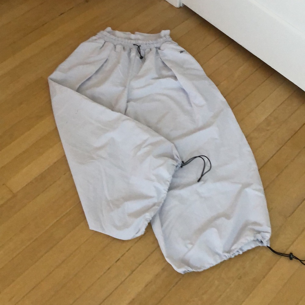 Reebok adjustable sport pant. Size small. Never worn.